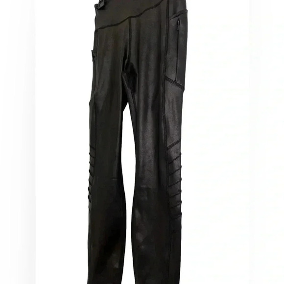 Move Theory Black Athletic Leggings with pockets and ridges Size Small - Picture 5 of 9